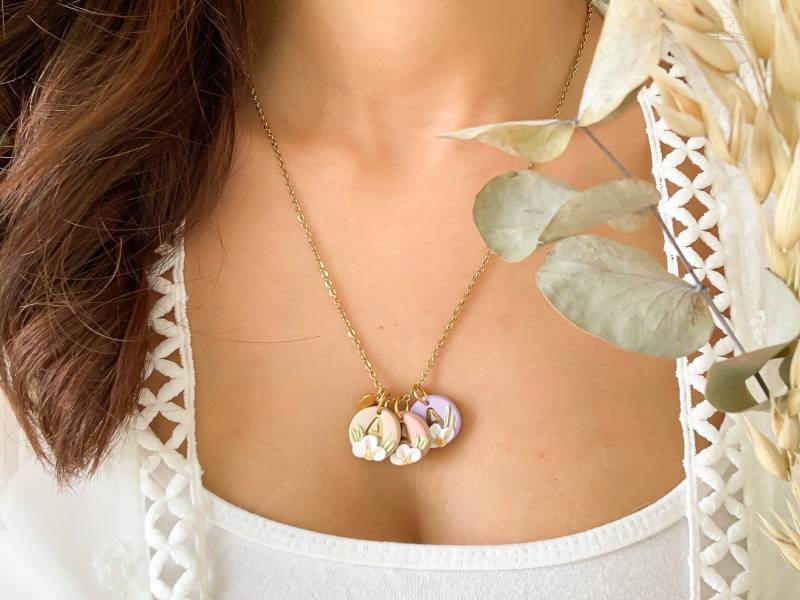 Personalisierte Blumen Anfangskette Polymer Clay Monogramm Anhänger von BysologieHandmade
