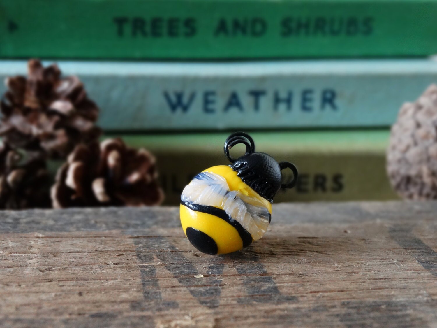 Durch Den Schuppen Bumble Bee Pin Abzeichen - Revers Krawatte Gemüse Obst Zuteilung Gartenarbeit Garten Geschenk Gelb Schwarz Sommer Durch Den Schuppen Bumble Bee Pin Abzeichen - Revers Krawatte Gemüse Obst Zuteilung Gartenarbeit Garten Geschenk Gelb Schwarz Sommer von BytheShed
