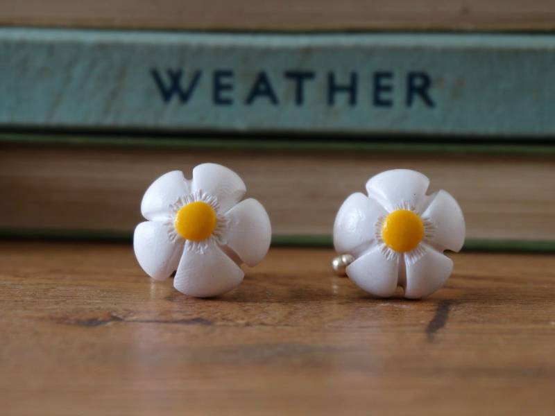 Durch Den Schuppen Weiße Blume Manschettenknöpfe - Blumen Gartenarbeit Geschenk Gänseblümchen, Saxifrage, Erdbeere Schmuck Floral Versilbert von BytheShed