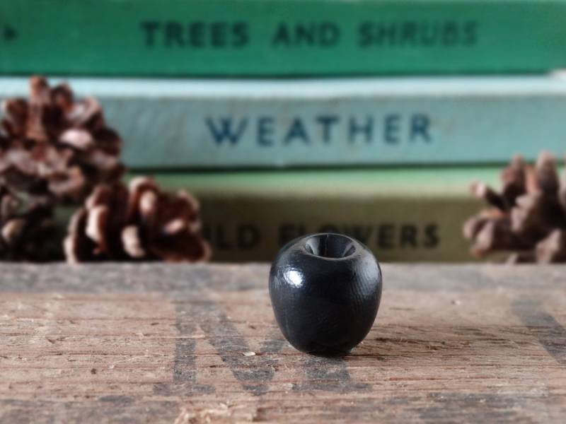 Schwarze Olive Anstecknadel Versilberte Anstecknadel, Schrulliges Gartengeschenk - Durch Den Schuppen Schwarze Olive Anstecknadel Versilberte Anstecknadel, Schrulliges Gartengeschenk - Durch Den Schuppen von BytheShed