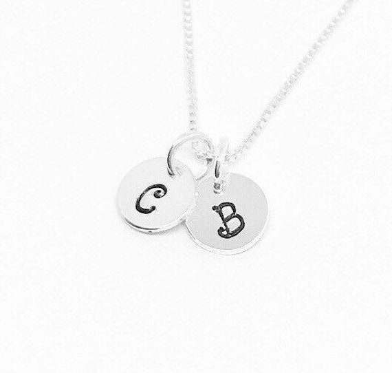Winzige Erste Halskette, Personalisierte Geschenke Für Mütter, Mutter Monogramm Ersten Schmuck Winzige Erste Halskette, Personalisierte Geschenke Für Mütter, Mutter Monogramm Ersten Schmuck von Bythepktfence