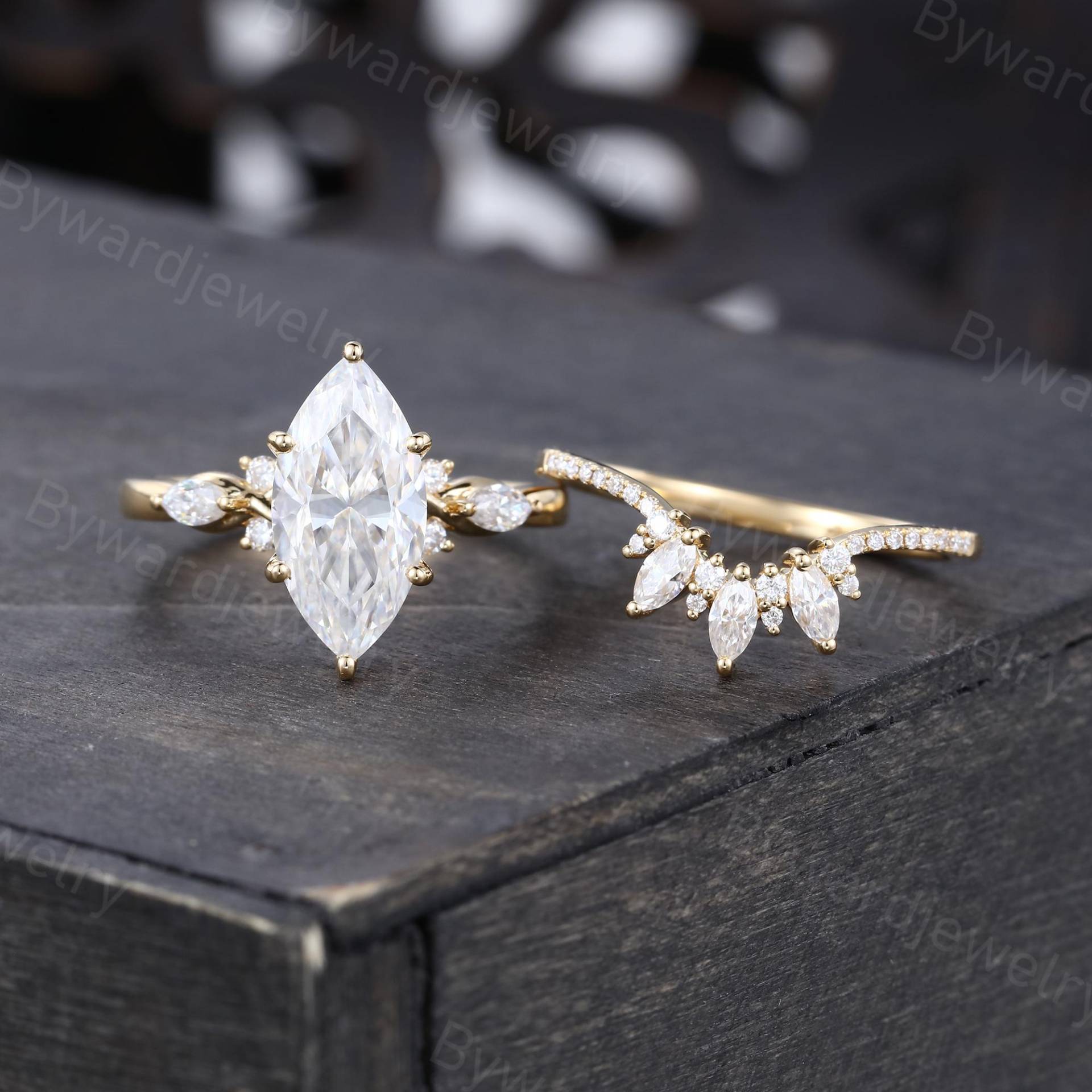 2Ct Marquise Cut Moissanite Verlobungsring Set Vintage Solid Gelbgold Ring Ehering Braut-Set Versprechensring Jubiläumsring von Bywardjewelry