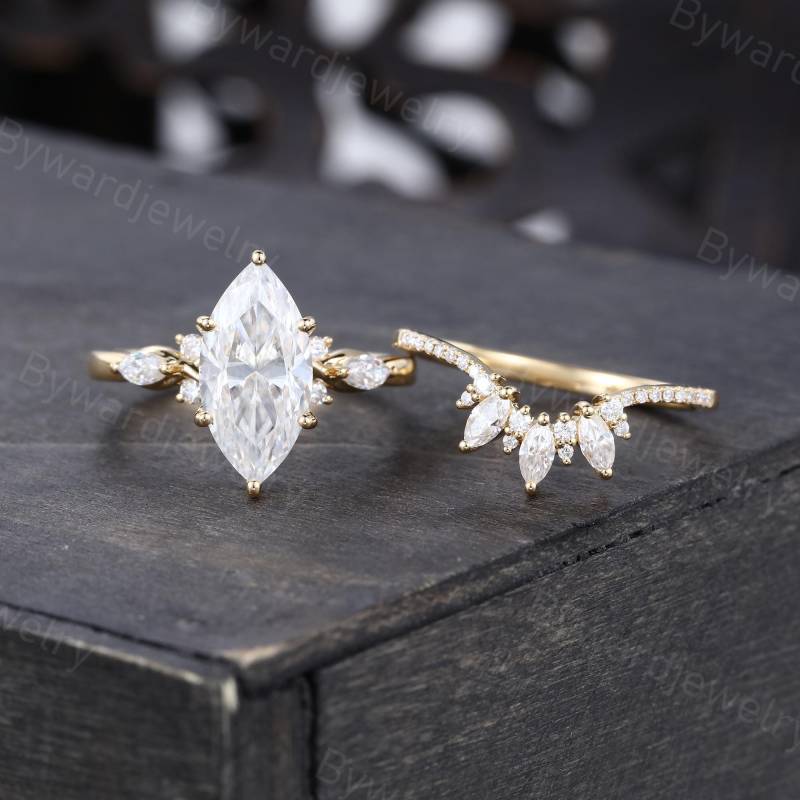 2Ct Marquise Cut Moissanite Verlobungsring Set Vintage Solid Gelbgold Ring Ehering Braut-Set Versprechensring Jubiläumsring von Bywardjewelry