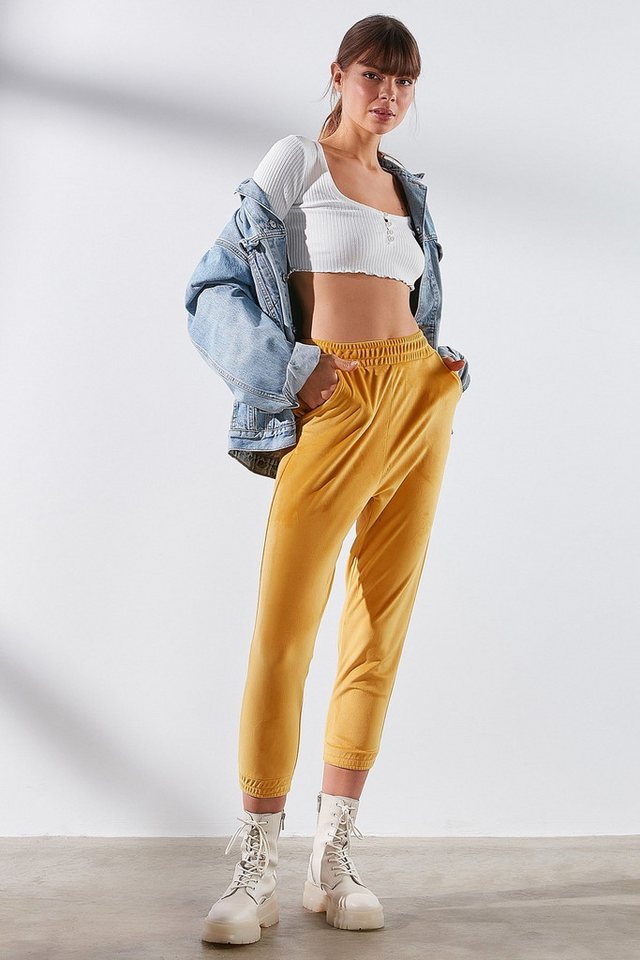C&CITY Pyjamahose Damen-Jogginghose aus Samt mit elastischem Bund 731 Senf von C&CITY