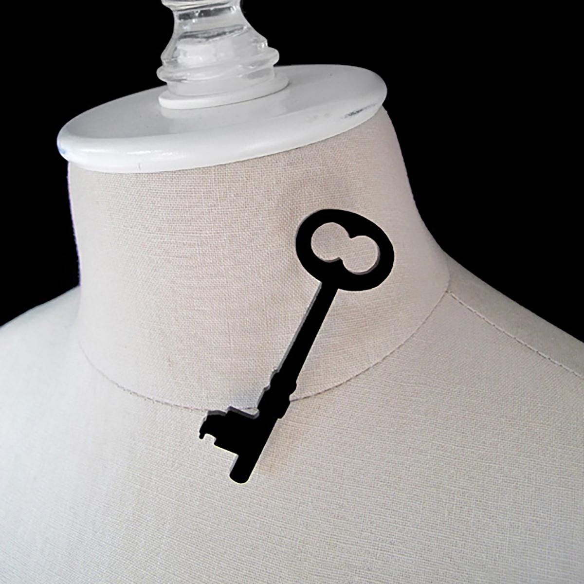 Skelett Schlüssel Silhouette Brosche - Whimsigoth Gothic Cottagecore Schmuck 30 Farben Acryl Oder Holz Anstecknadel Skelett Schlüssel Silhouette Brosche - Whimsigoth Gothic Cottagecore Schmuck 30 Farben Acryl Oder Holz Anstecknadel von CABfayre