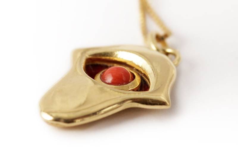 Evil Eye Hamsa Hand Halskette Auge Mit Schutz Charme in Massivem Gold Koralle Edelstein Und Roten Emaille-Geburtstagsgeschenk Für Mama von CADIjewelry