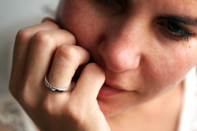 Paarringe-Glänzender Gold Ehering Set, His Hers Eheringe, Schlichter Versprechensring in 14K Weißgold Und Kleinem Diamant von CADIjewelry