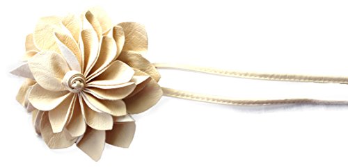 CAISHA Gürtel Hüftgürtel Wickelgürtel Leder Look mit extravaganter Blume Vanille WG12 von CAISHA