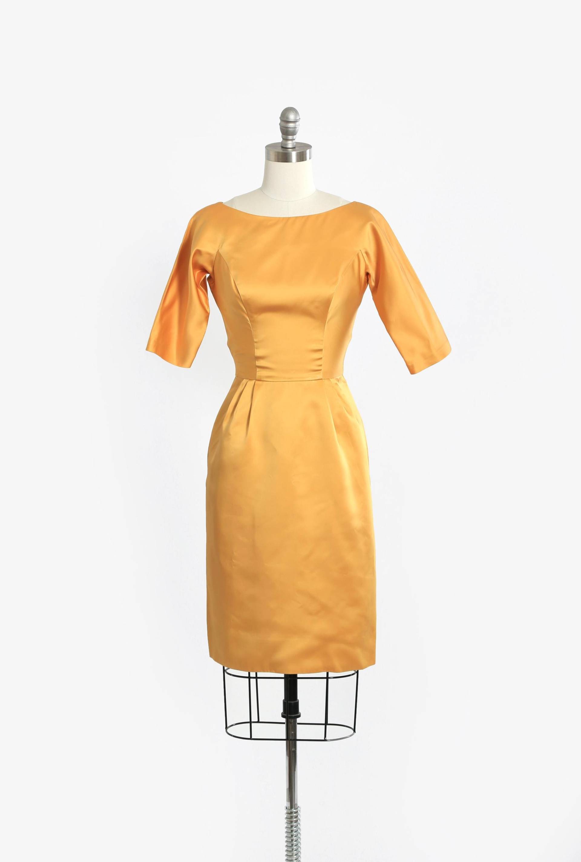 50Er Jahre Goldfarbenes Satinkleid von CALIVINTAGEUSA