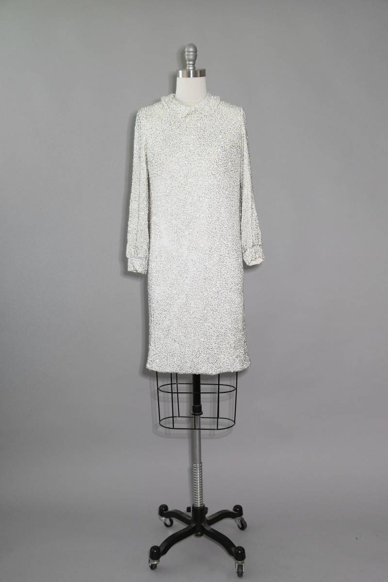 60Er Jahre Couture Perlenkleid | Vintage 1960S Glam Stark Silber Perlenweißes Mod Kleid von CALIVINTAGEUSA