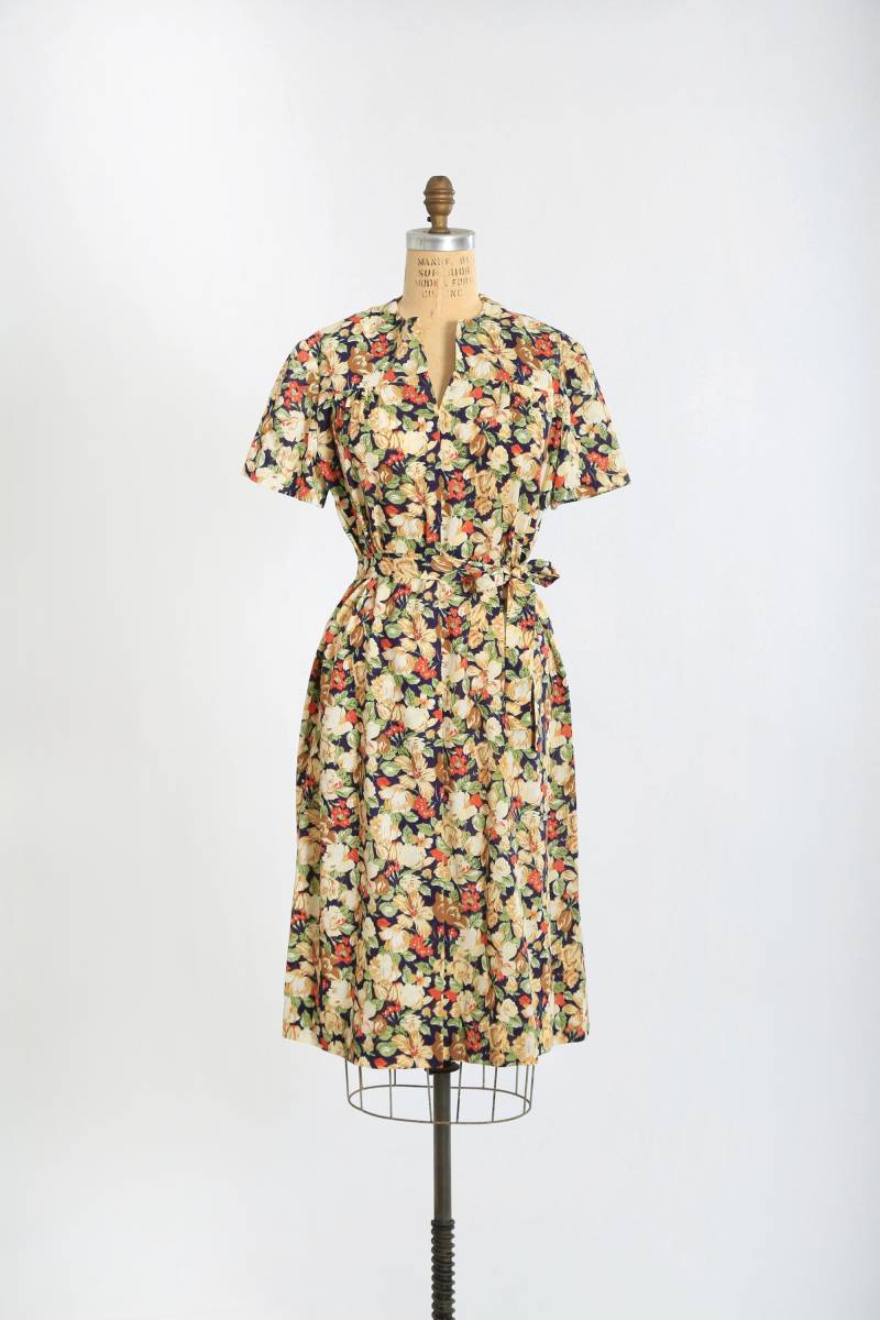 60Er Jahre Dunkel Geblümtes Baumwollkleid von CALIVINTAGEUSA