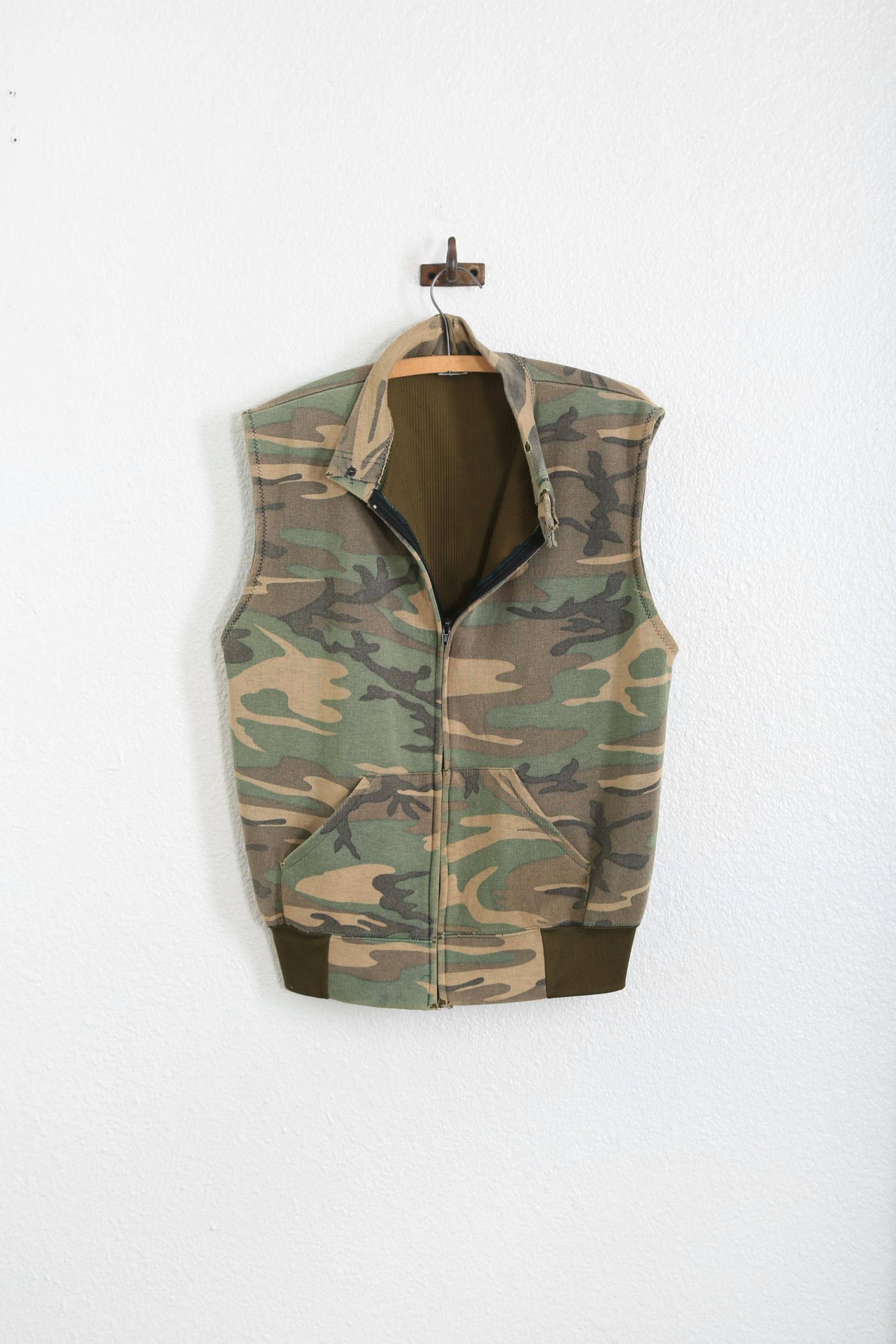70Er 80Er Jahre Camo Sweatshirt | Vintage Cutoff Thermo Gefüttertes 70Er 80Er Jahre Camo Sweatshirt | Vintage Cutoff Thermo Gefüttertes von CALIVINTAGEUSA