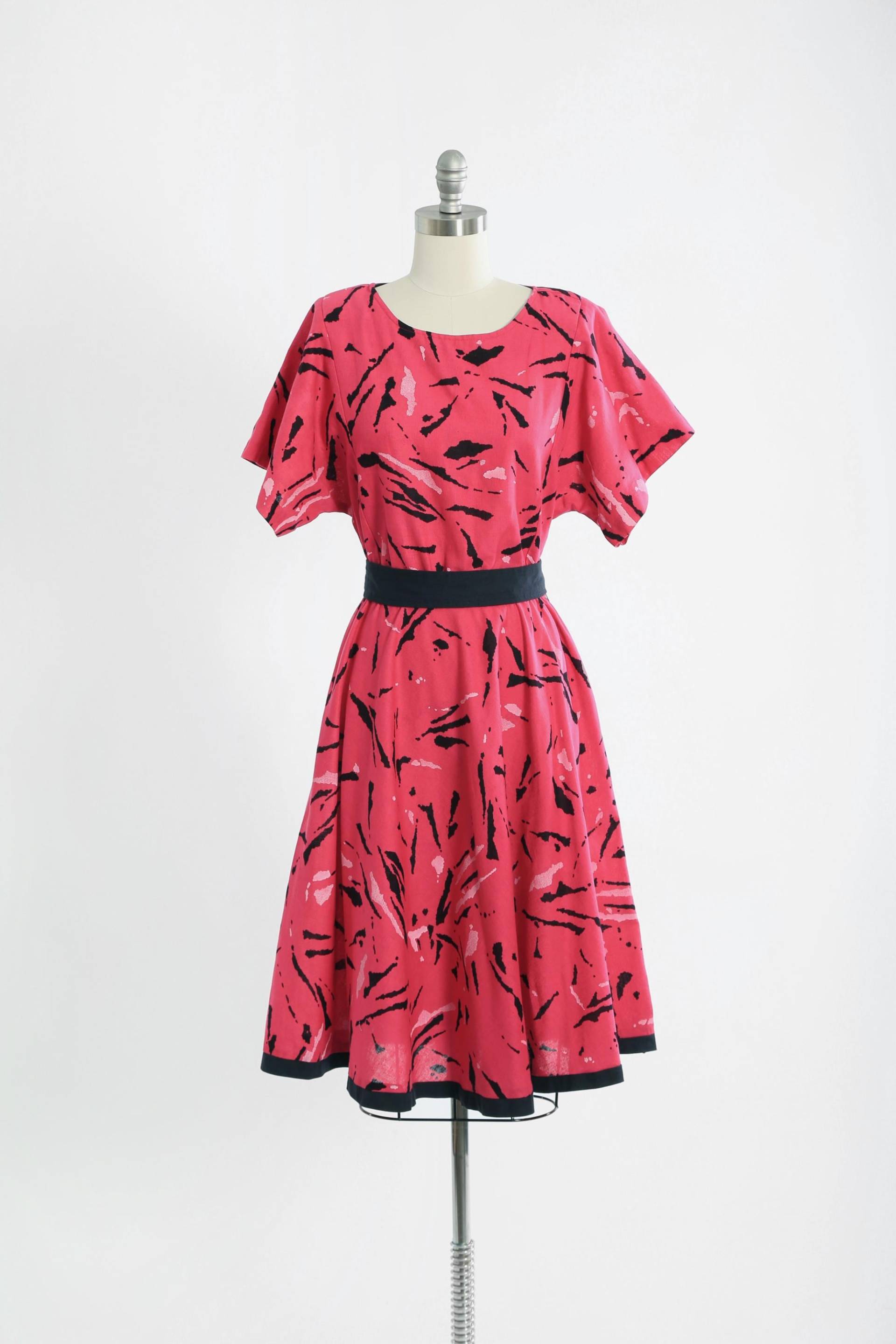 Vintage 80Er Jahre Abstraktes Rosa Gewebtes Baumwollkleid von CALIVINTAGEUSA