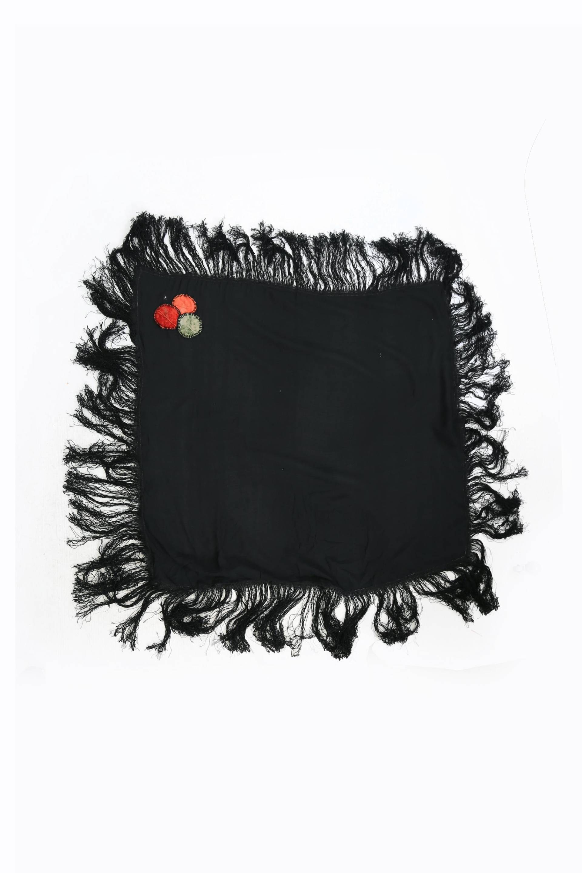 Vintage Antik 20Er 30Er Jahre Schwarzer Seiden Crepe Piano Schal Bestickter Samt Patch Fransen-Schal von CALIVINTAGEUSA