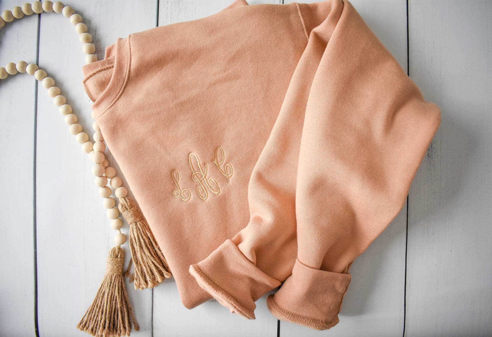 Monogramm Fleece-Sweatshirt | Sand Bestickter Rundhalsausschnitt Monogramm Fleece-Sweatshirt | Sand Bestickter Rundhalsausschnitt von CALTROVE