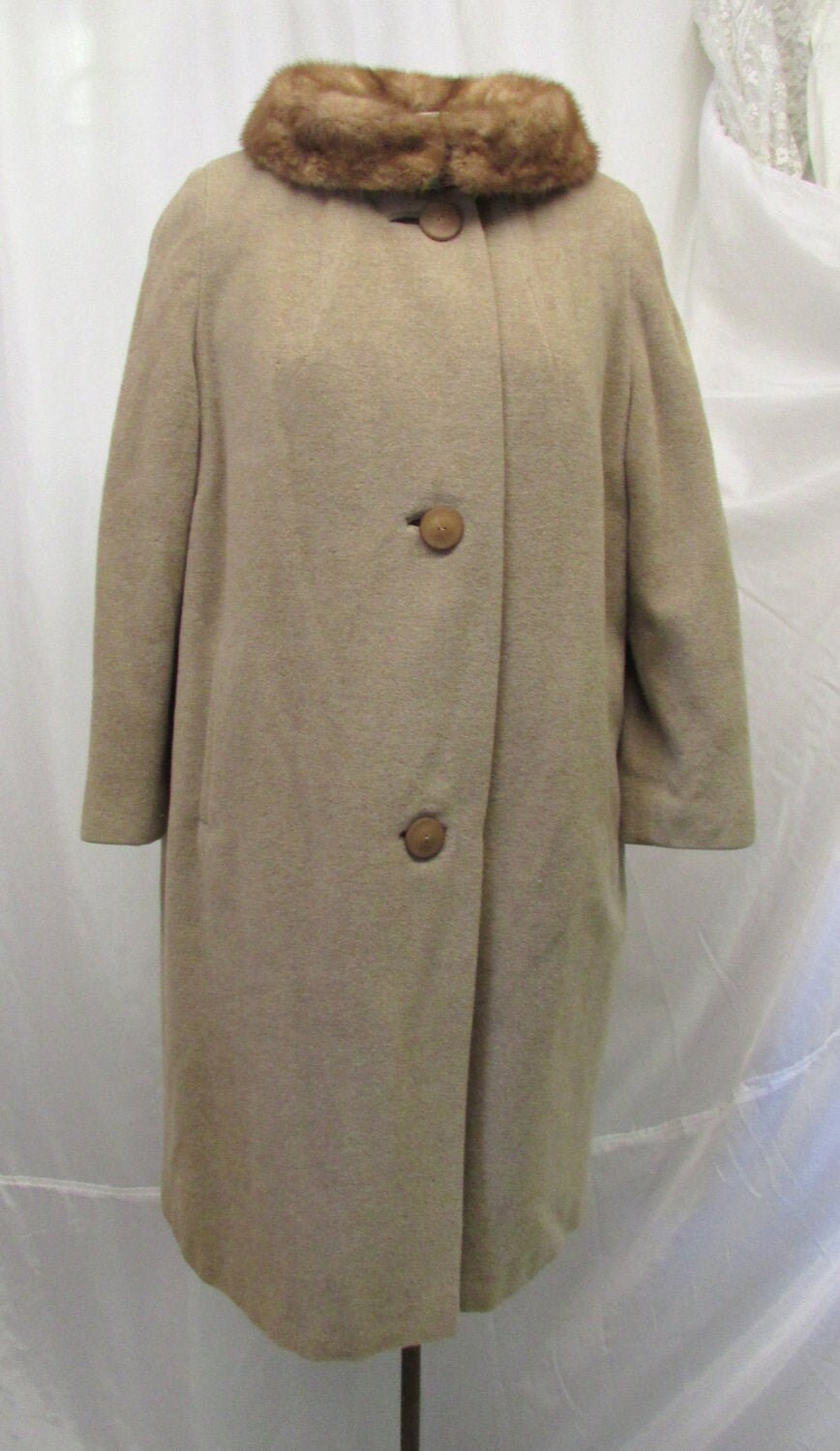 Verkauf Vintage 1960Er Mantel Wollmantel Beige Taupe Braun Nerzkragen Shagmore James W. Hill Label Mittel Groß Blättern Sie Nach Unten Für Details von CAOLEiheartvintage