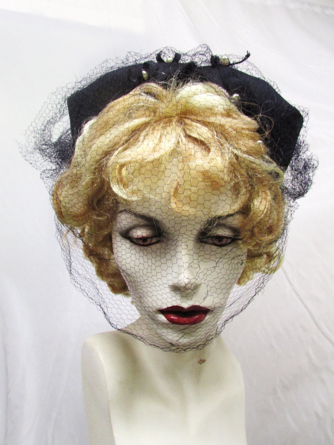 Vintage 1930Er 40Er Hut Navy Blue Hat W Schleier Caplet Curvette Perlen Halber Der Original Fascinator Blättern Sie Nach Unten Für Details von CAOLEiheartvintage