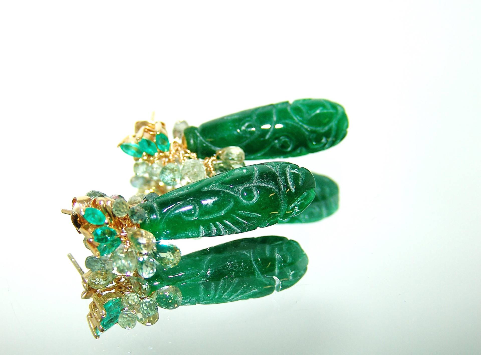 14K Gold Geschnitzte Jade Smaragd Grüner Saphir Briolette Edelstein Ohrringe 14K Gold Geschnitzte Jade Smaragd Grüner Saphir Briolette Edelstein Ohrringe von CAPGEMS2