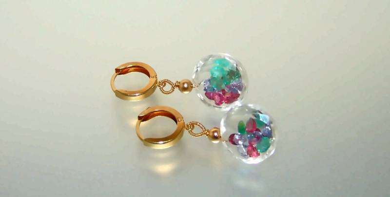 14K Gold Hoop Floating Smaragd Multi Sapphire Bergkristall Doublette Edelstein Briolette Ohrringe von CAPGEMS2