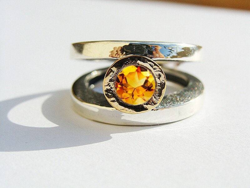 Citrin Ring Sterling Silber Und 14K Gelbgold Mischmetalle Für Frauen Oder Männer Solitaire Gehämmertes Gold Statement von CASUFjewellry