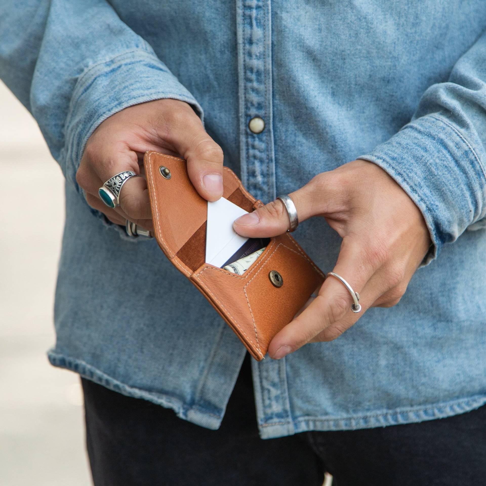 Lederumschlag Für Karten Und Visitenkarten. Brieftasche Karten. Kartenetui Aus Whisky-Leder. Visitenkartenetui Braunem Leder von CASUPOleather