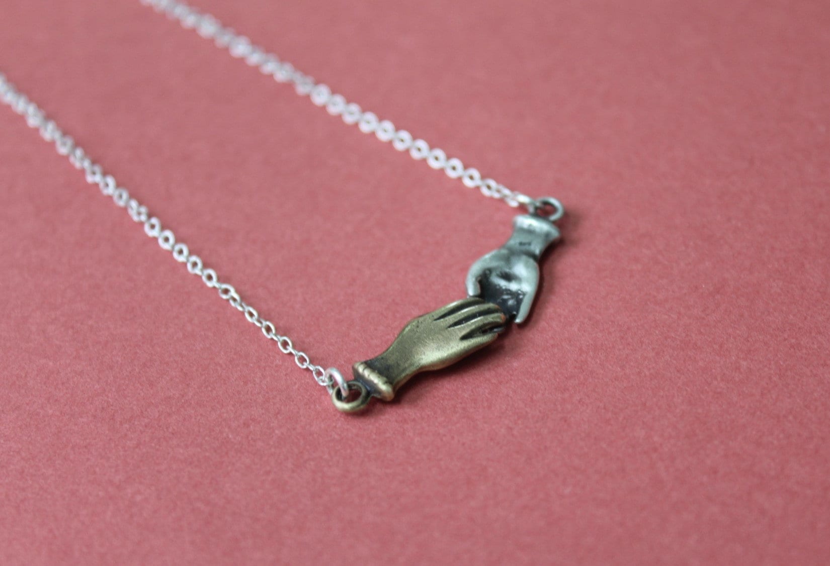 Deine Hand in Meiner Halskette Deine Hand in Meiner Halskette von CATBLACKJEWELRY