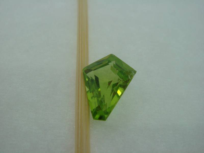 Arizona Peridot Edelstein 2.4 Karat, Augenrein Arizona Peridot Edelstein 2.4 Karat, Augenrein von CBGems