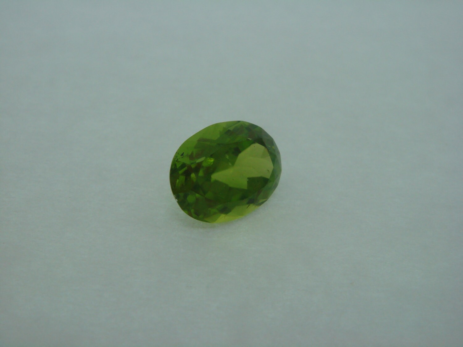 Arizona Peridot Edelstein 2.9 Karat, Augenrein Arizona Peridot Edelstein 2.9 Karat, Augenrein von CBGems