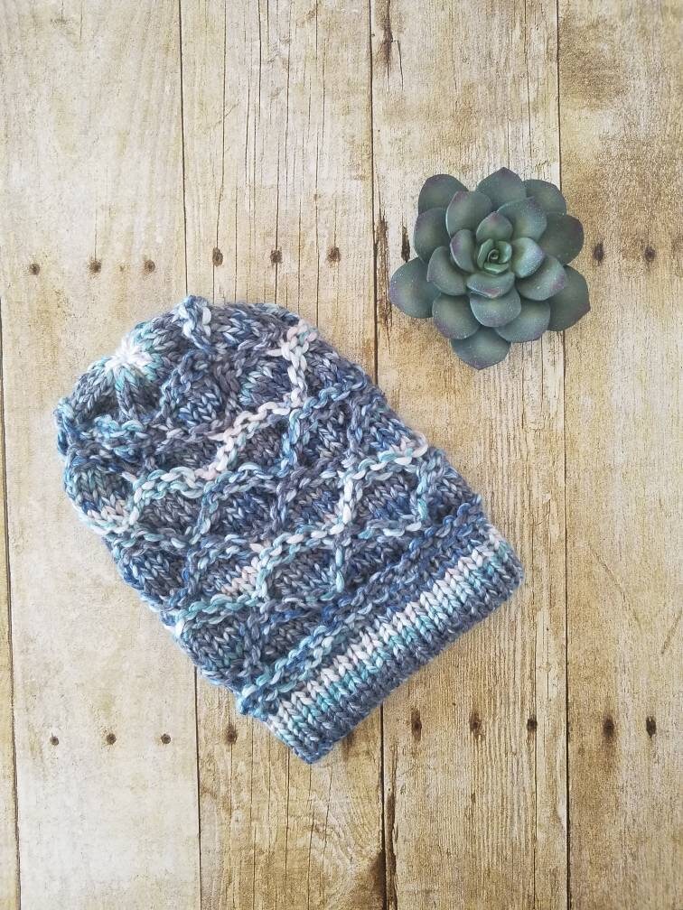 Slouchy Diamant Strick Multi Bunt Mütze Blau Grau Rosa Größe - Baby von CBKnitsNPurls