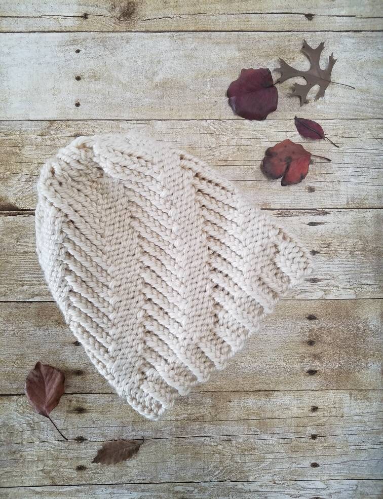 Slouchy Twisted Diagonal Stitch Hut in Hellbraun Größe Erwachsene Beige Slouchy Hat von CBKnitsNPurls