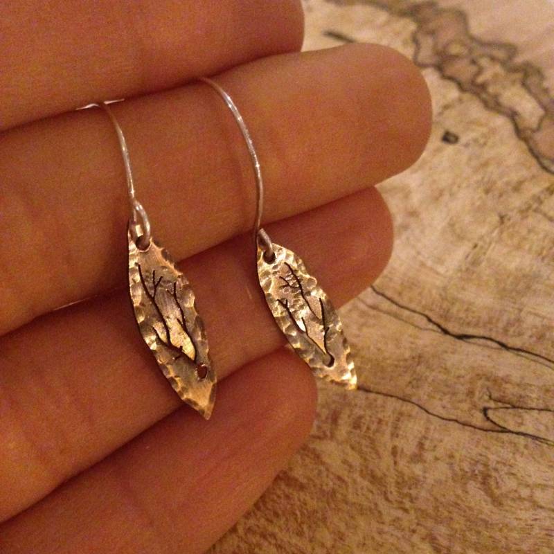 Gehämmerte Weidenzweig Ohrringe von CBeulahBJewelry
