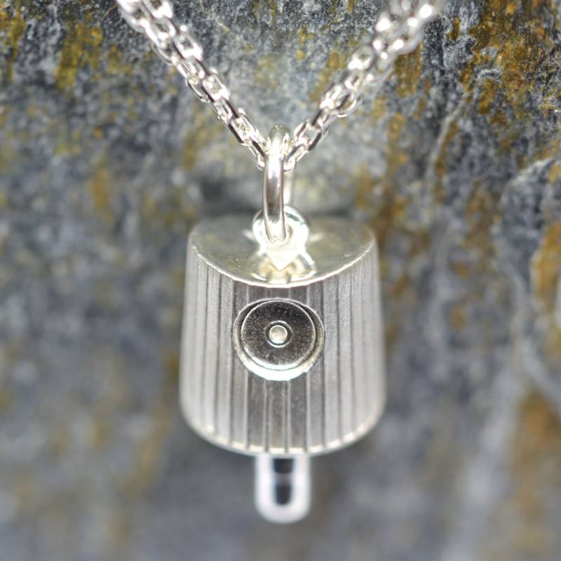 Ny Fat Cap Silber Anhänger Und Kette Ny Fat Cap Silber Anhänger Und Kette von CBiltonJewellery