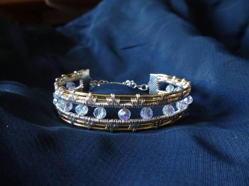 Art Deco Wire Wrap Armband Silber & Gold Mit Kristallperlen von CBradfieldDesign