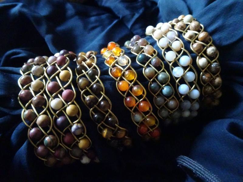 Handgefertigter Perlen Armreif Aus Messing Vintage Style Edelstein Boho Schmuck von CBradfieldDesign