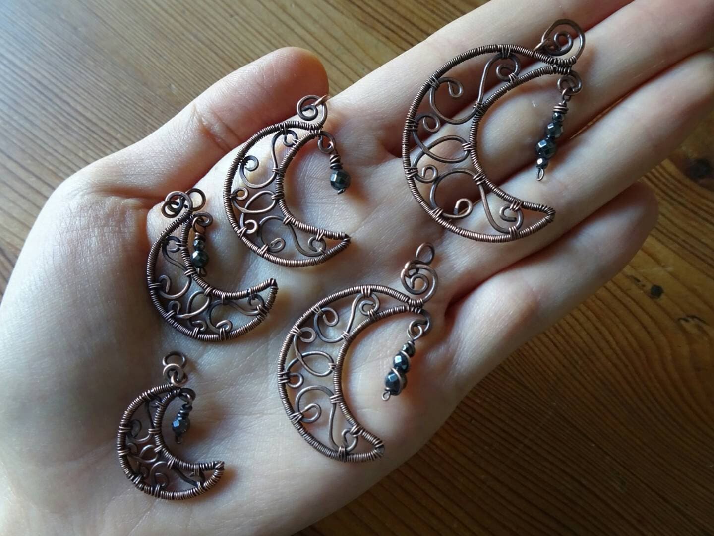 Rustikaler Mond Anhänger Antiker Kupferdraht Gewickelt, Filigran Mit Edelstein von CBradfieldDesign