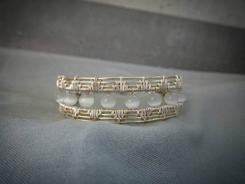 Handgefertigte Silber Art Deco Armband Weisse Opalglas Perlen von CBradfieldDesign