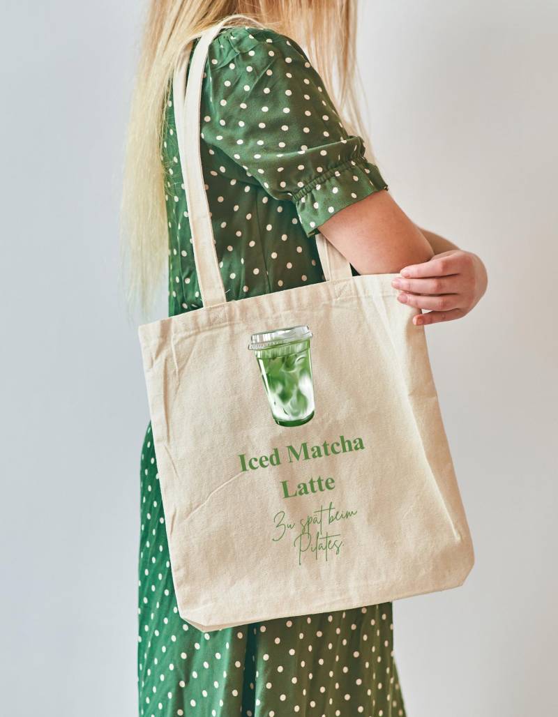 Jutebeutel Tote Bag, Canvas Shirin David Iced Matcha Latte Zu Spät Beim Pilates Green Eco-Friendly Reusable Shopping Grocery Tote von CCGreyDesign