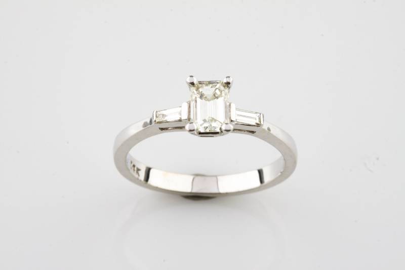 0.70 Karat Drei-stein-Diamant 14K Weißgold Verlobungsring Gr. 6.75 von CCJStore