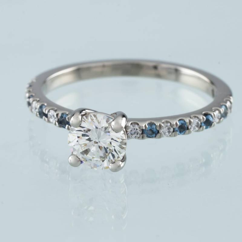 0.73 Karat Runder Diamant Solitär Palladium Ring Mit Aquamarin Akzenten Gia von CCJStore