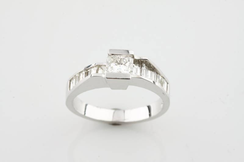 1.05 Karat Radiant & Baguette Diamond 18K Weißgold Verlobungsring Gr. 6 von CCJStore