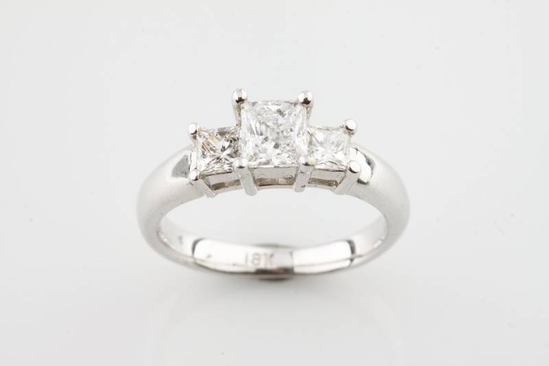 1.26 Karat Princess Cut Diamant 3-stein 18K Weißgold Verlobungsring Gr. 6.5 von CCJStore