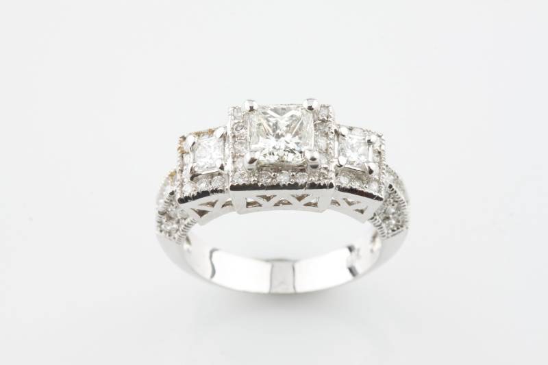 1.70 Karat Princess Cut Diamant 3 Stein 18K Weißgold Verlobungsring Gr. 6.75 von CCJStore