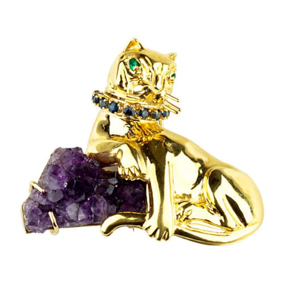 18K Gelbgold Katzen Brosche Mit Geode Amethyst, Saphir & Smaragd Einzelstück von CCJStore
