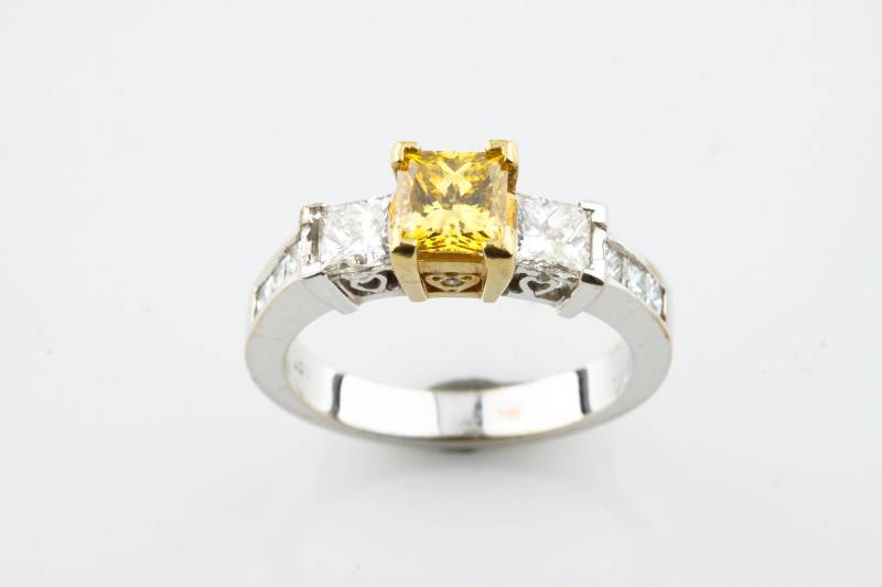 18K Gold 1.30 Karat Fancy Yellow Princess Cut 3 Stein Diamant Verlobungsring von CCJStore
