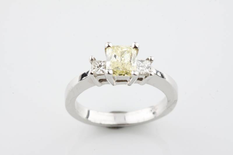 Ausgefallener Hellgelb Strahlender Schliff 14K Weißgold 1.01Ct Verlobungsring Gr. 5.25 von CCJStore