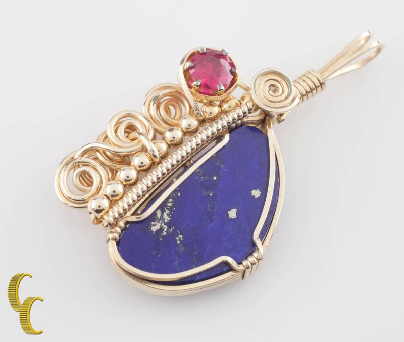 Handgemachter Art Deco Gold Filled Draht Spule Lapislazuli & Pink Turmalin Anhänger von CCJStore