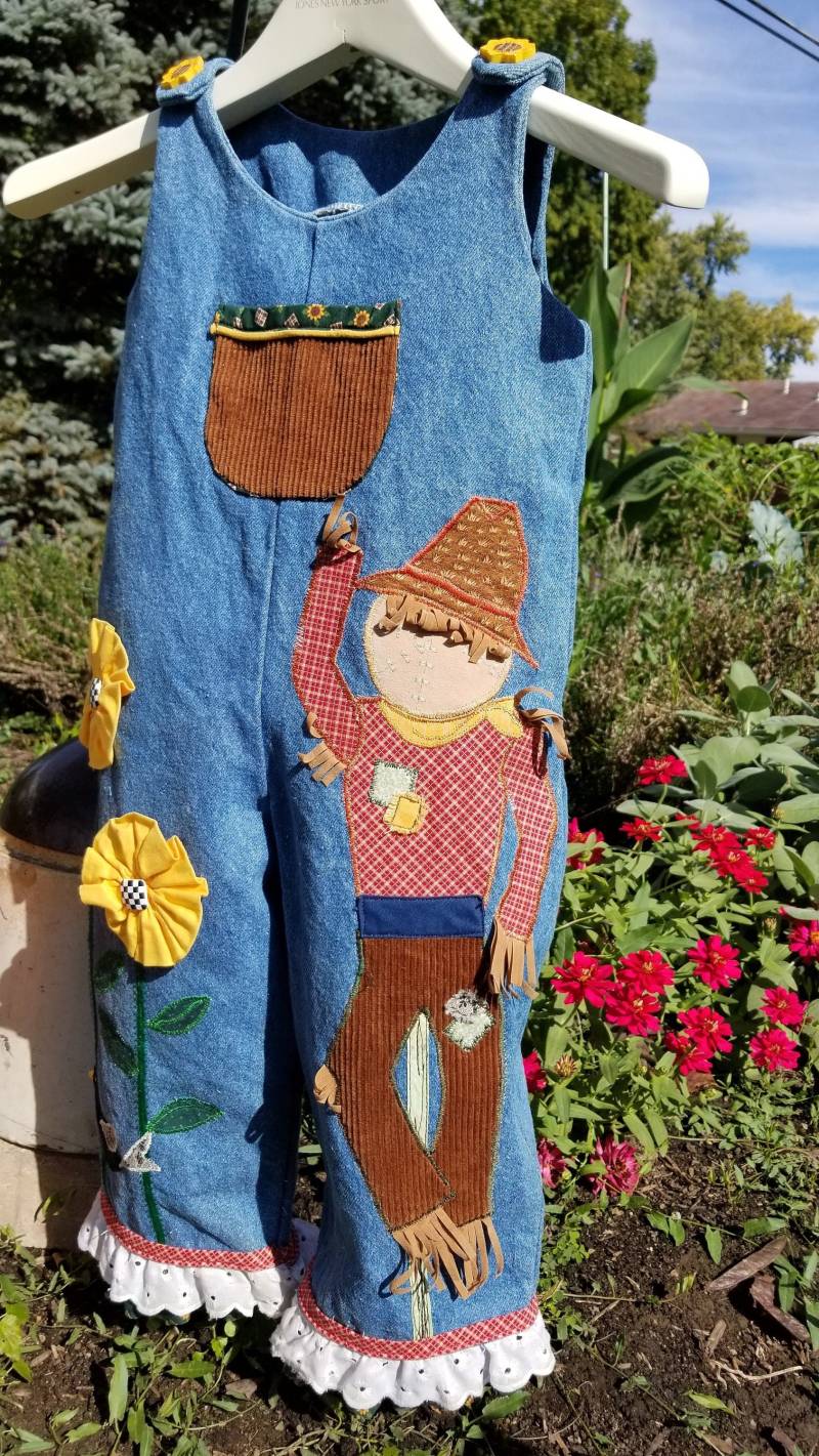 Kinder Größe 3 Maßgeschneiderte Overalls Einer Vogelscheuche Und Sonnenblumen von CCSewDesigns