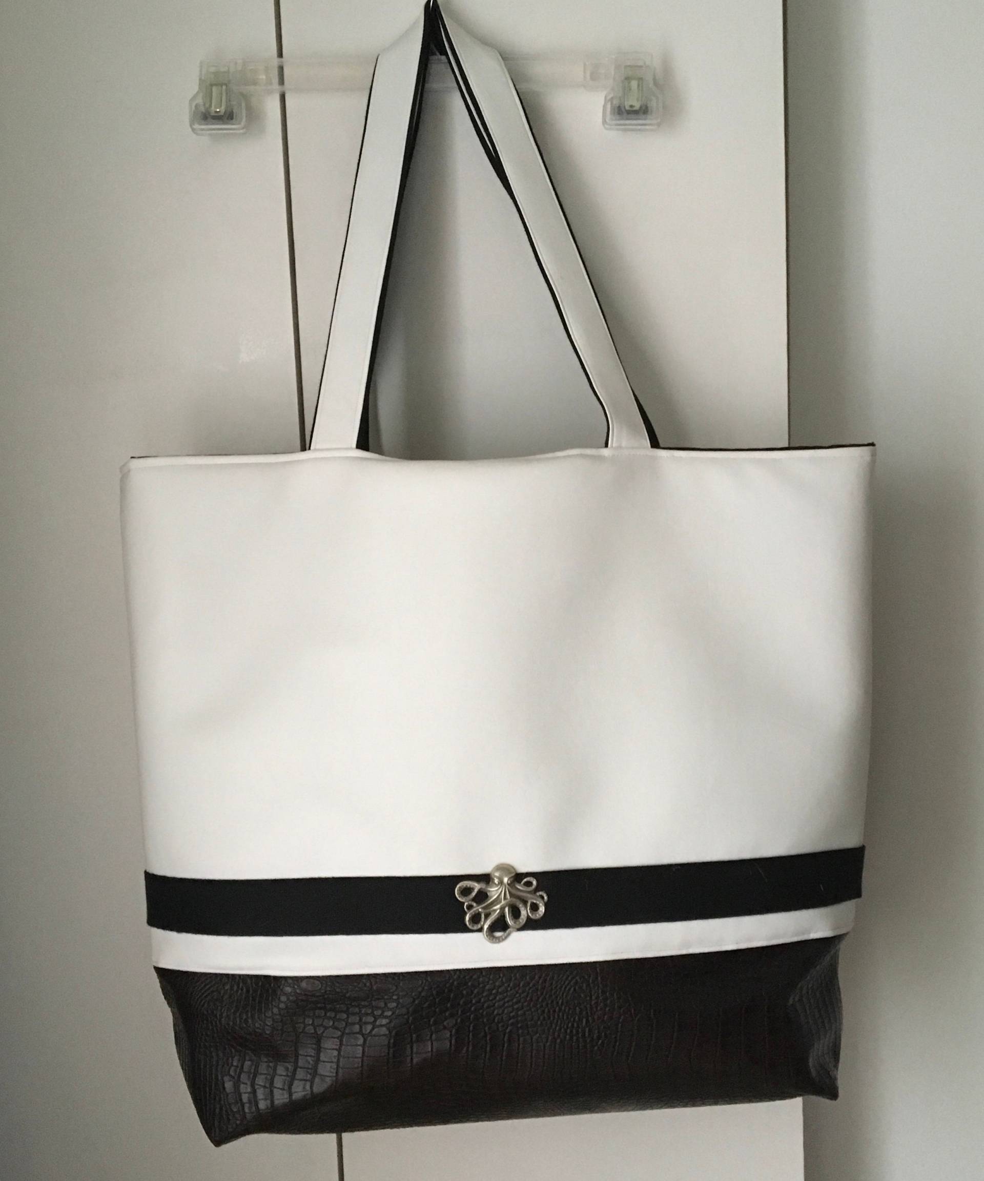 Großer Shopper Tote Weiße Und Braune Vegan Leder Oktopus Silber Verzierung Großer Shopper Tote Weiße Und Braune Vegan Leder Oktopus Silber Verzierung von CCtotesandbags