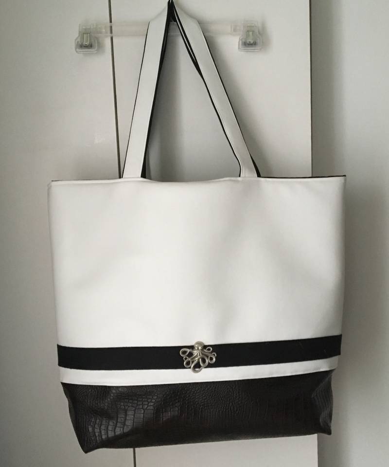 Großer Shopper Tote Weiße Und Braune Vegan Leder Oktopus Silber Verzierung von CCtotesandbags