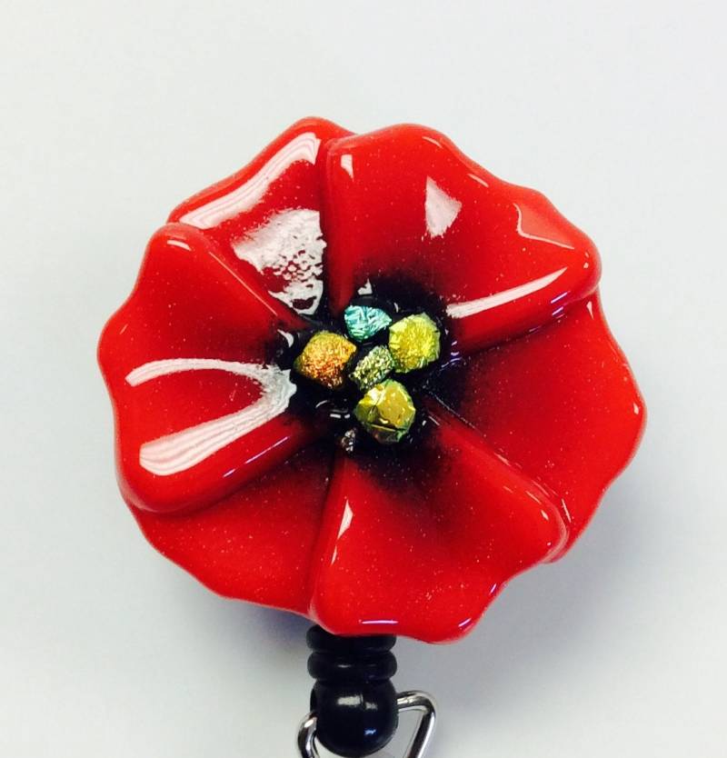 Abziehbarer Badge-Halter Ausschmelzen Glas Rot Mohn Abziehbarer Badge-Halter Ausschmelzen Glas Rot Mohn von CDChilds